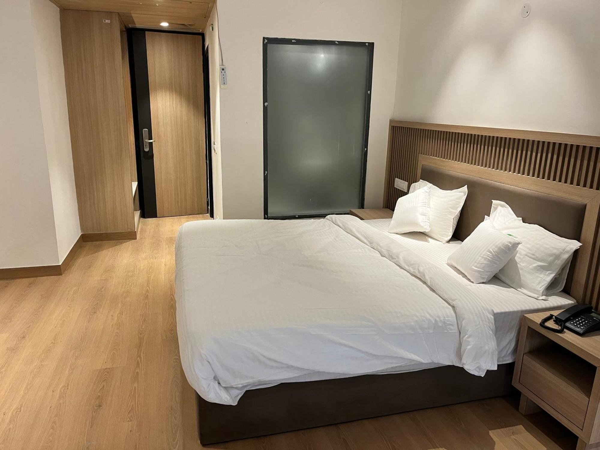 Hotel Celebrations Zirakpur Ngoại thất bức ảnh